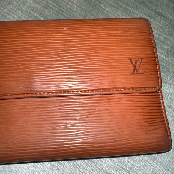 $3 START Sept 26th at 2p PT: Louis Vuitton Long Tan Epi Wallet - Picture 4 of 7